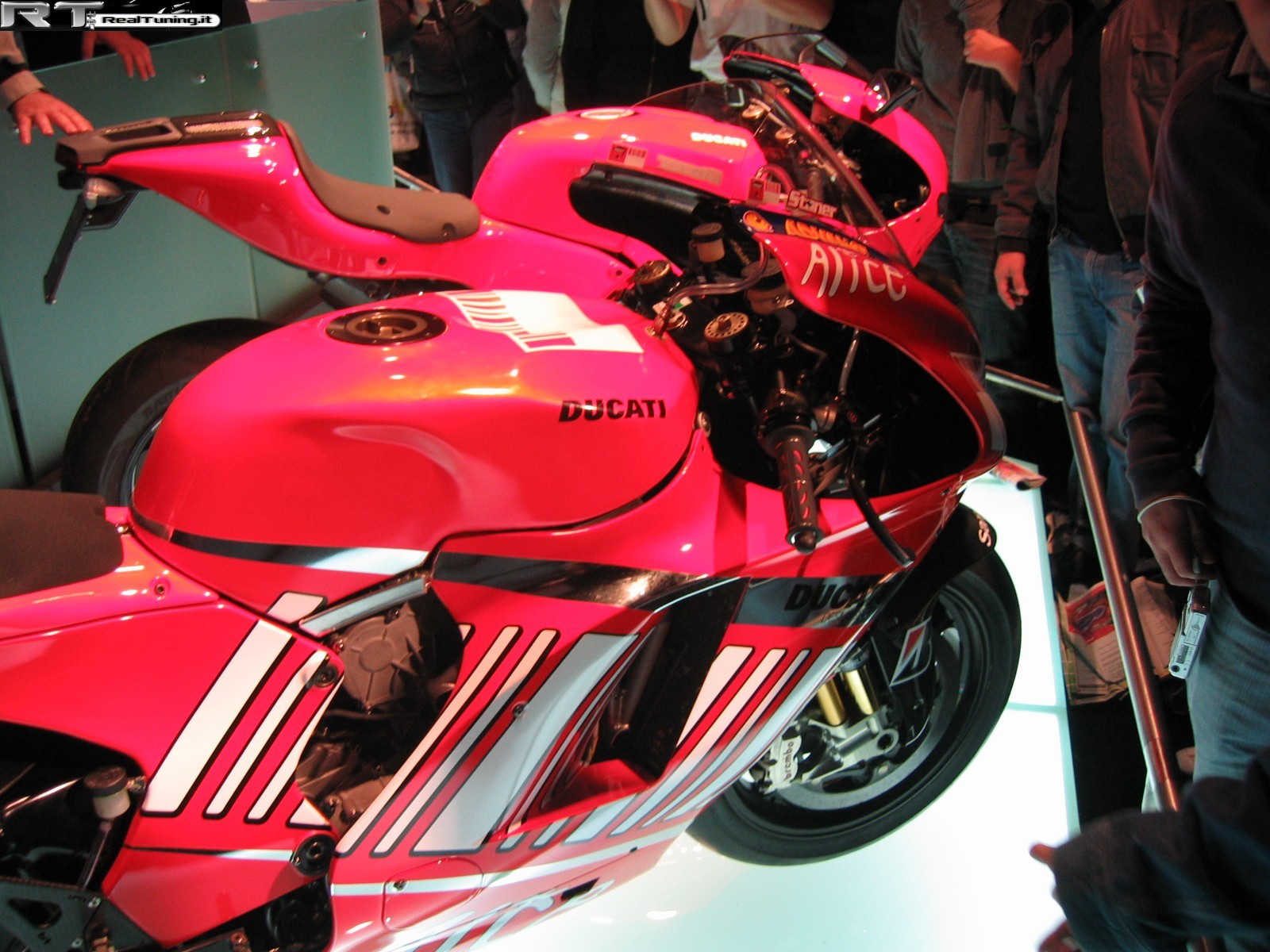 2007-11-eicma-fiera-cicli-e-motocicli (Foto 22)