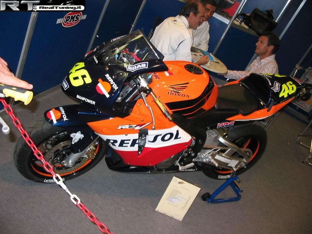 2003-09-eicma-fiera-cicli-e-motocicli (Foto 1)