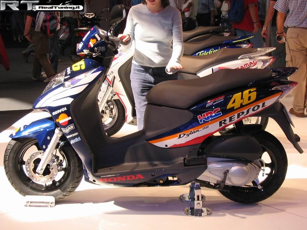 2003-09-eicma-fiera-cicli-e-motocicli (Foto 11)