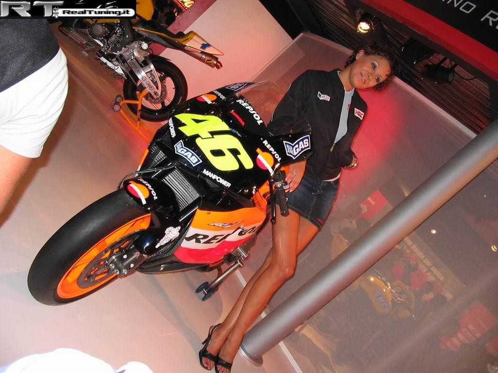 2003-09-eicma-fiera-cicli-e-motocicli (Foto 15)