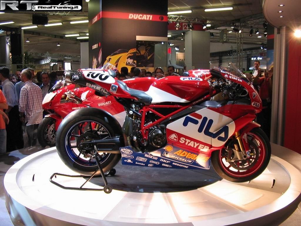 2003-09-eicma-fiera-cicli-e-motocicli (Foto 25)