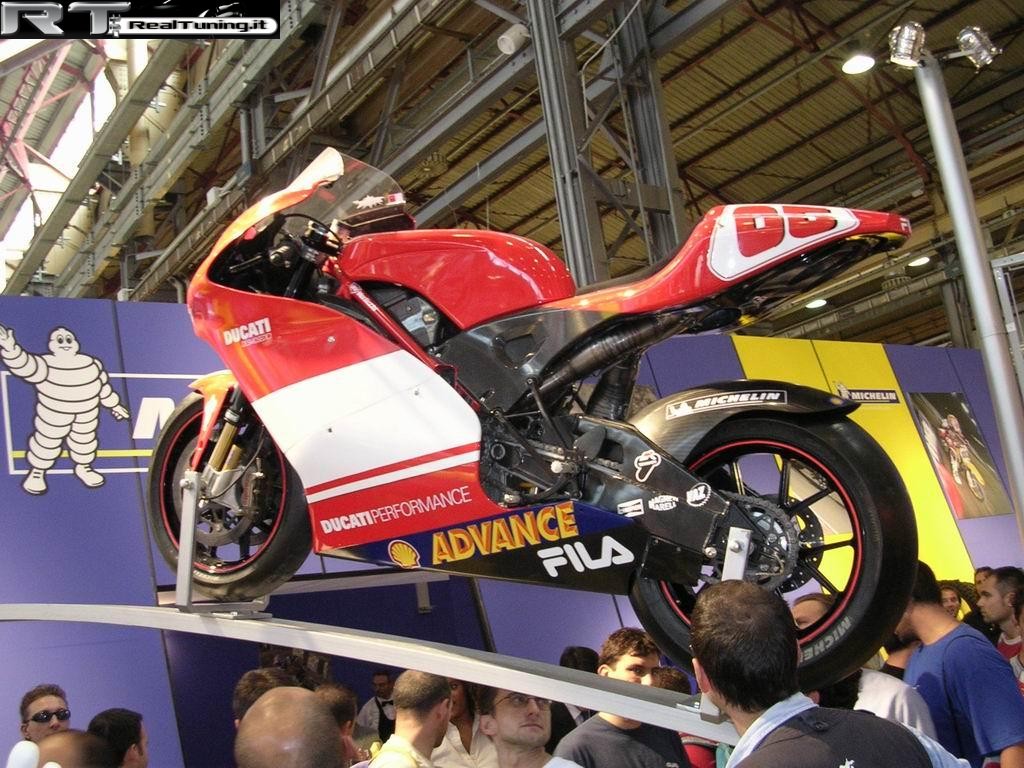 2003-09-eicma-fiera-cicli-e-motocicli (Foto 59)