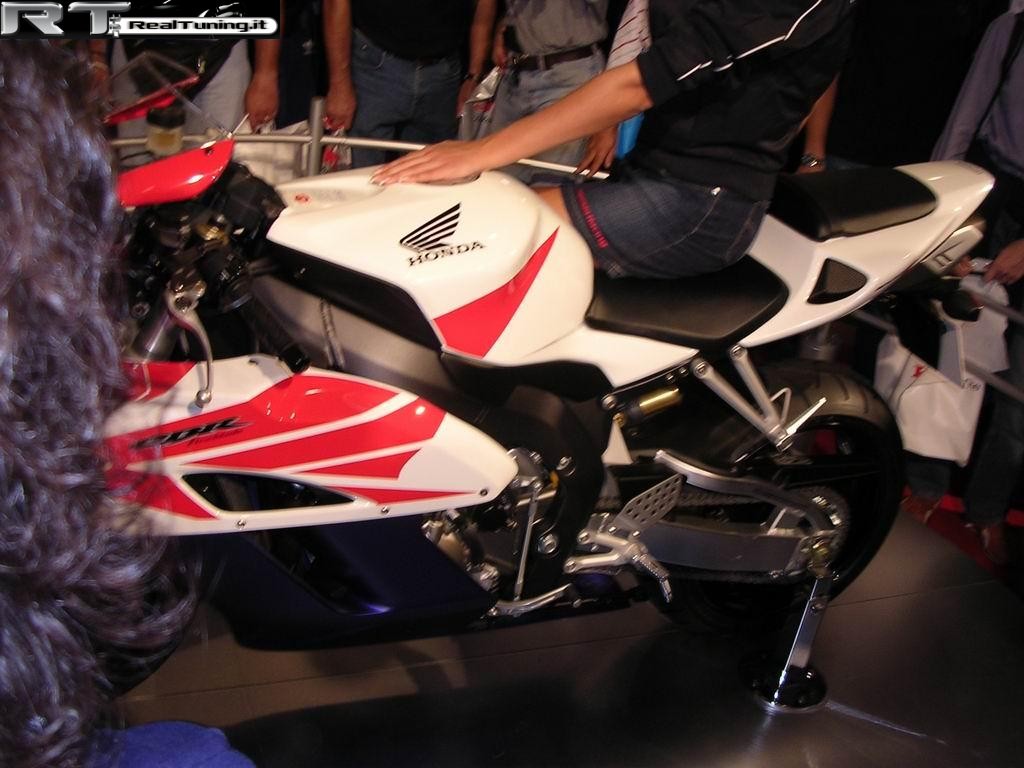 2003-09-eicma-fiera-cicli-e-motocicli (Foto 61)