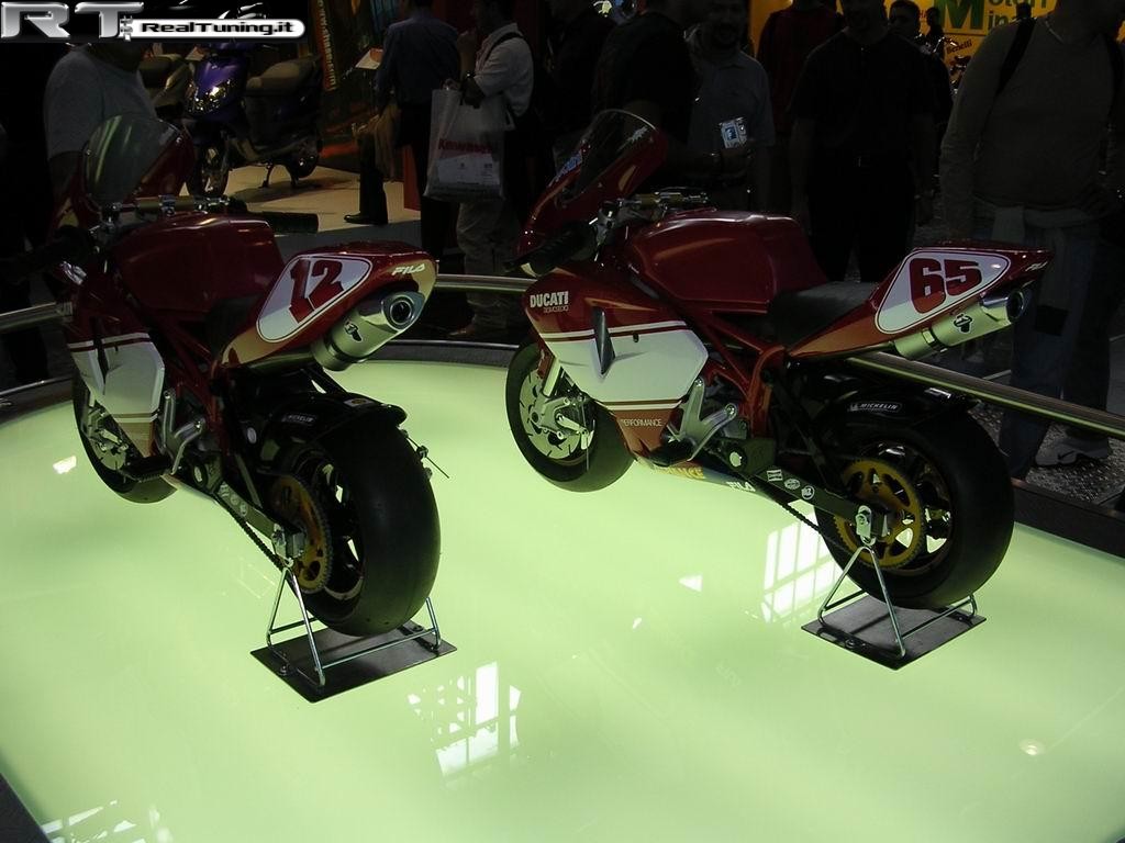 2003-09-eicma-fiera-cicli-e-motocicli (Foto 73)