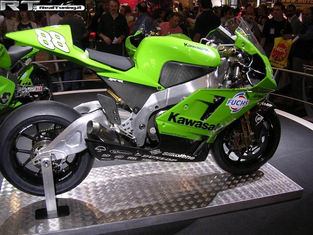 2003-09-eicma-fiera-cicli-e-motocicli (Foto 78)