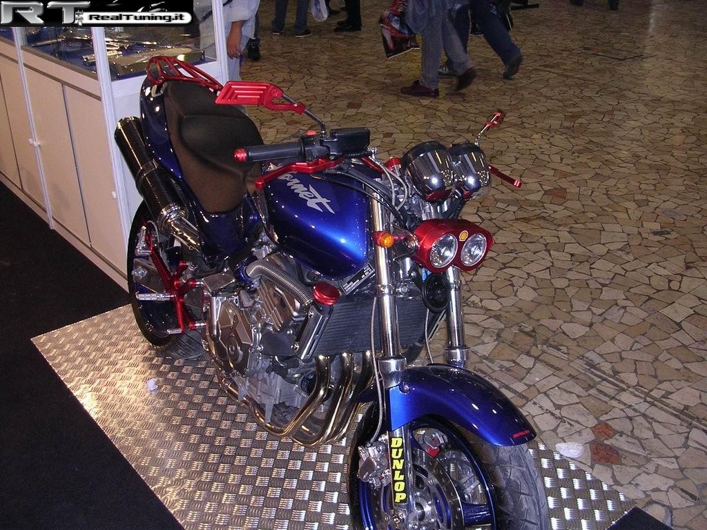 2003-09-eicma-fiera-cicli-e-motocicli (Foto 79)