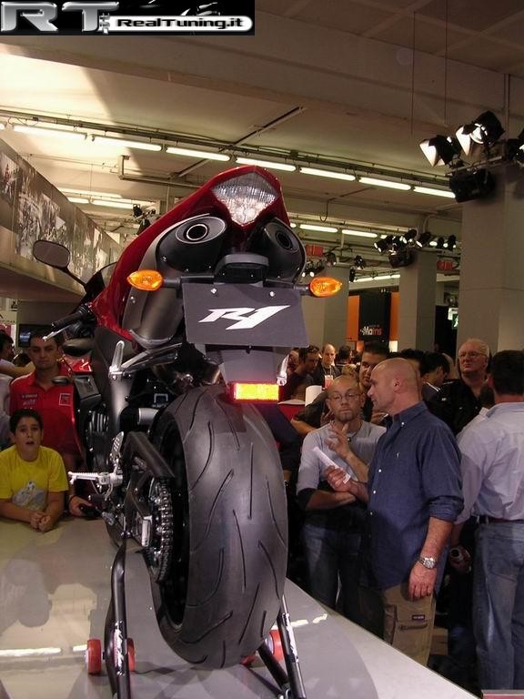 2003-09-eicma-fiera-cicli-e-motocicli (Foto 82)