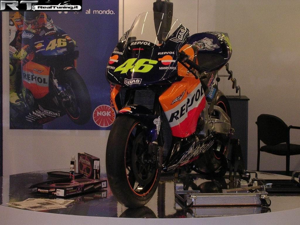 2003-09-eicma-fiera-cicli-e-motocicli (Foto 83)