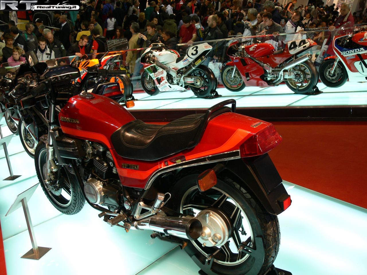 2008-11-eicma-66-salone-del-ciclo-e-motociclo (Foto 29)